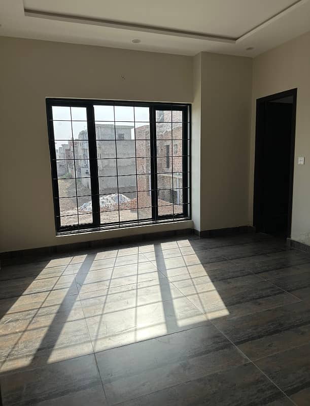 10 Marla Brand New Upper Portion For Rent In Park View City Lahore. 5