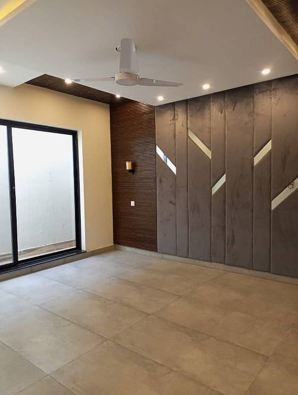 10 Marla Brand New Lower Portion For Rent In Park View City Lahore. 0