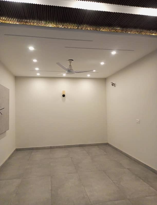 10 Marla Brand New Lower Portion For Rent In Park View City Lahore. 2