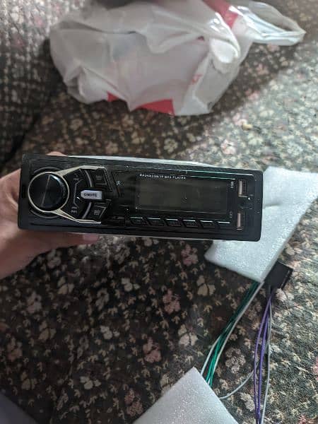 Bluetooth mp3 player fully new condition with 2 speakers 1