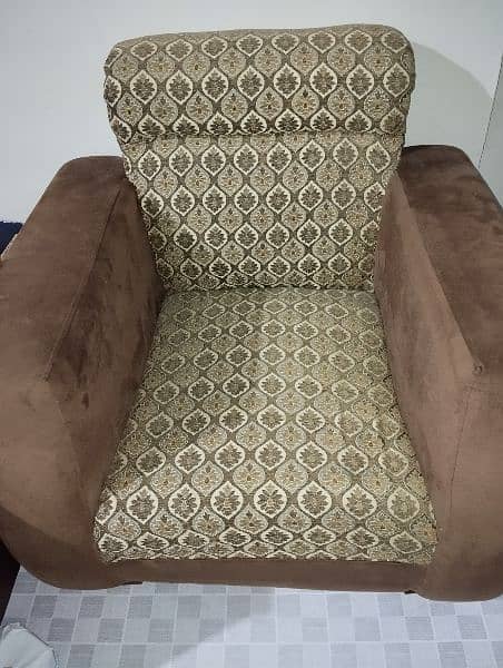 4 seater new condition sofa set used just one month 1