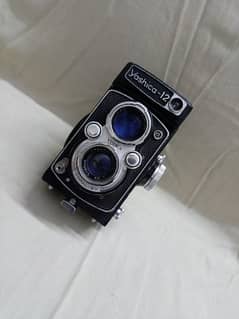 Yashica - 12 vintage Camera