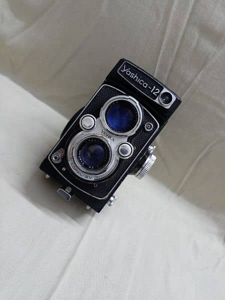 Yashica - 12 vintage Camera 0