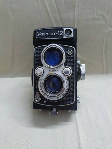 Yashica - 12 vintage Camera 1