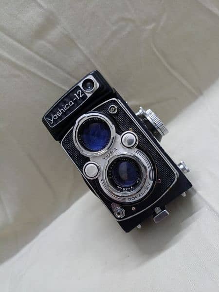 Yashica - 12 vintage Camera 2