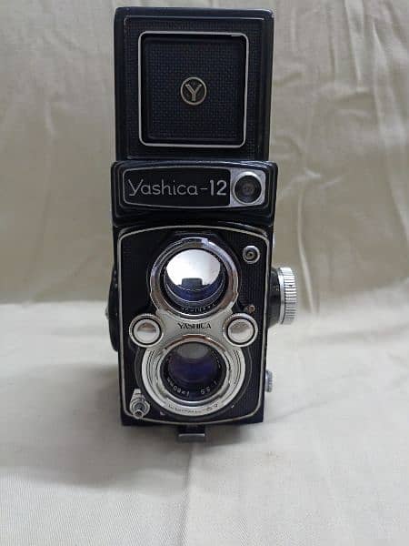 Yashica - 12 vintage Camera 3