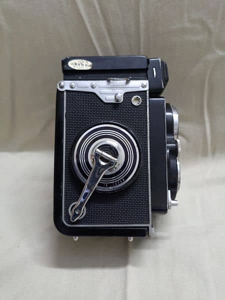 Yashica - 12 vintage Camera 4