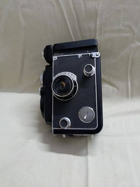 Yashica - 12 vintage Camera 5