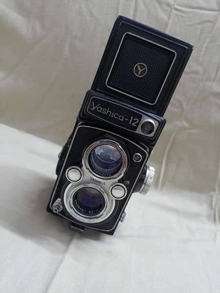 Yashica - 12 vintage Camera 8