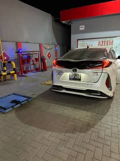 Toyota Prius 2017.  plug in hybrid