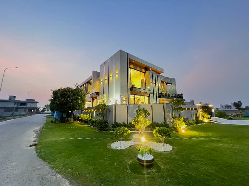 "Magnificent 26.5-Marla Semi-Furnished Bungalow with Spacious Basement, 5 Beds, 7 Baths, 2 Kitchens, and Stylish Living Spaces in DHA Phase 8 Block T - A Must-See Property!" 43