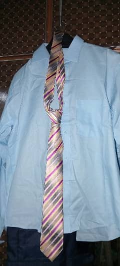 pent coat with shirt, tie, weyskot and broches