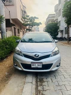 Toyota Vitz 2013 -2015 reg  2nd owner 10/10 only 2 pece touchup
