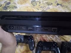 Ps4 pro 1 Tb with 3 controllers