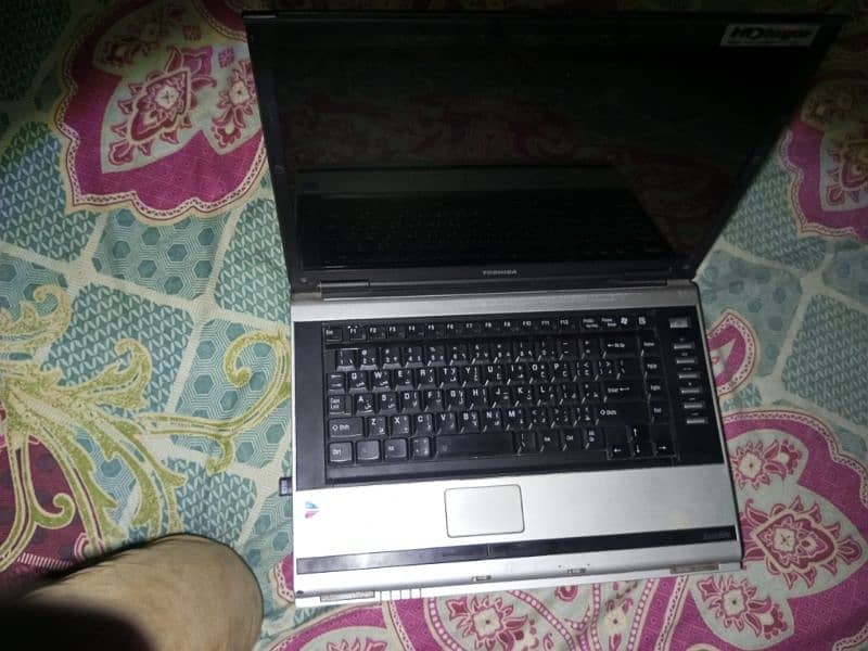 selling Toshiba laptop 3