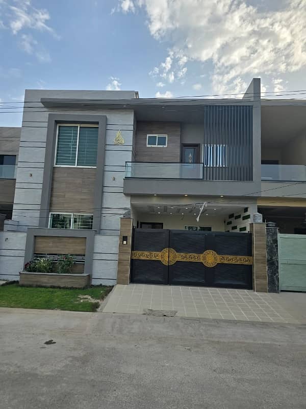 8 MARLA LUXURIOUS HOUSE FOR SALE TECH TOWN CANAL ROAD SOCIETY FAISALABAD 0