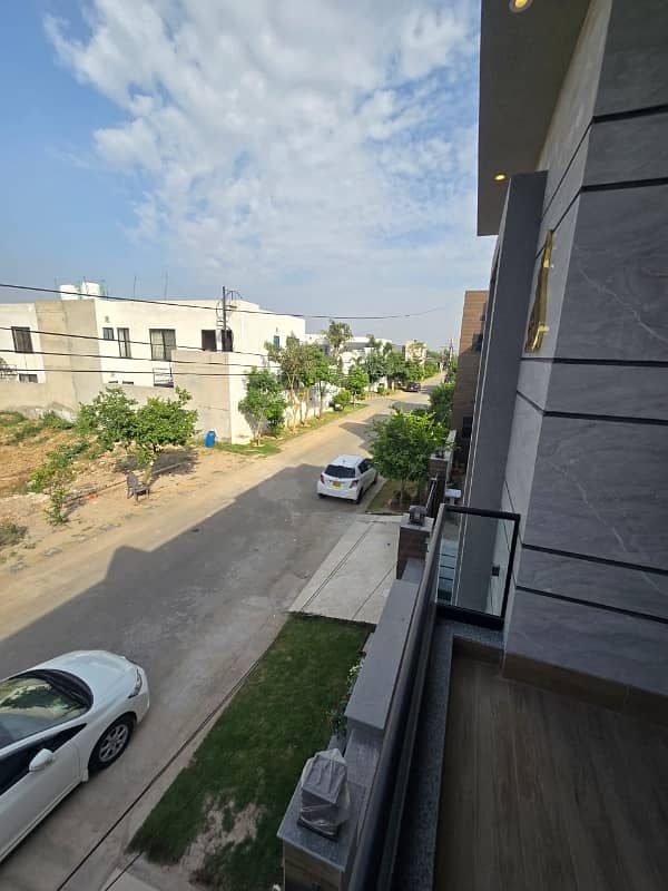 8 MARLA LUXURIOUS HOUSE FOR SALE TECH TOWN CANAL ROAD SOCIETY FAISALABAD 4