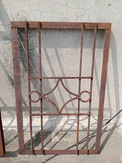 Old Used iron stands, 3214021088 door, grills etc 8