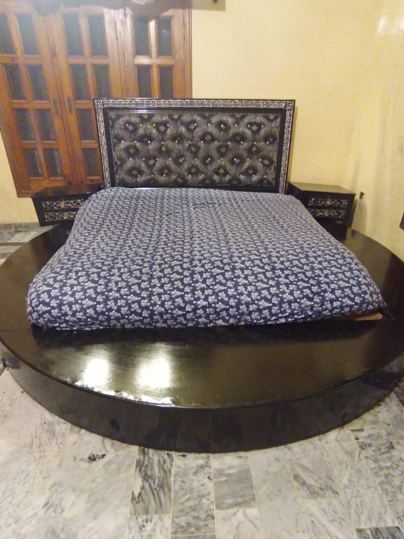 Round bed 0