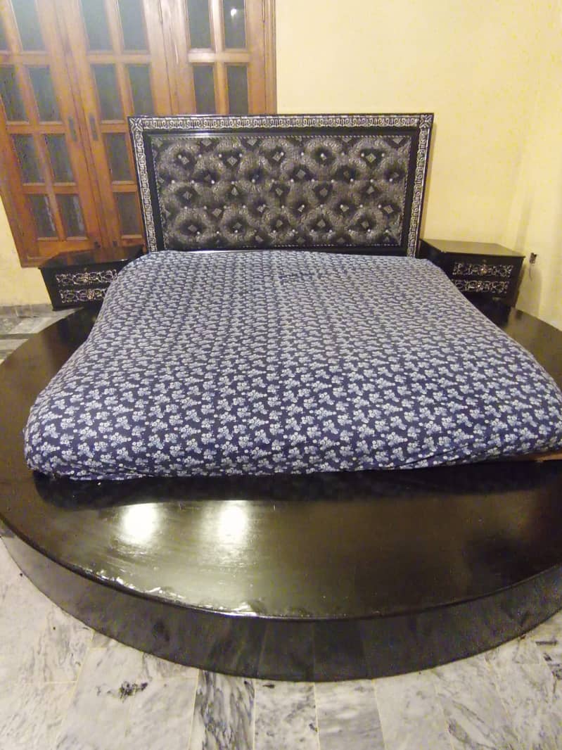 Round bed 1