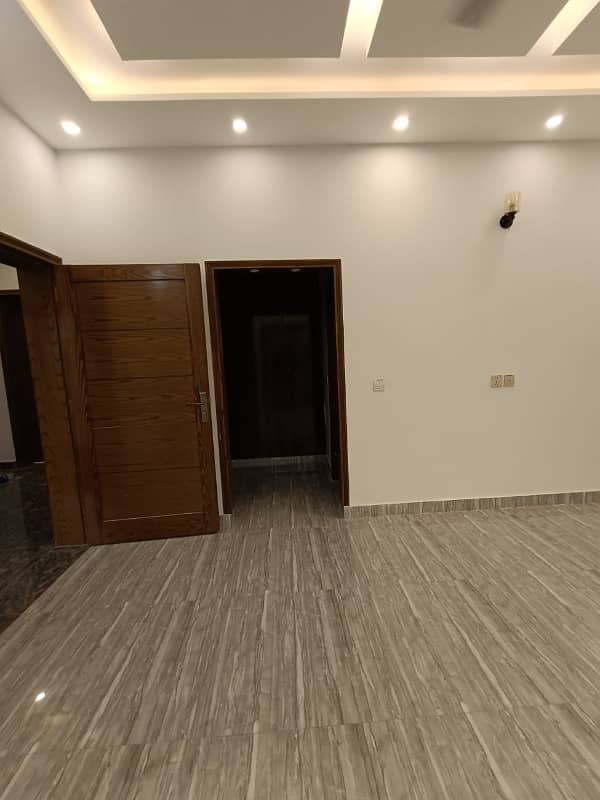 1 kanal brand new house for rent 32