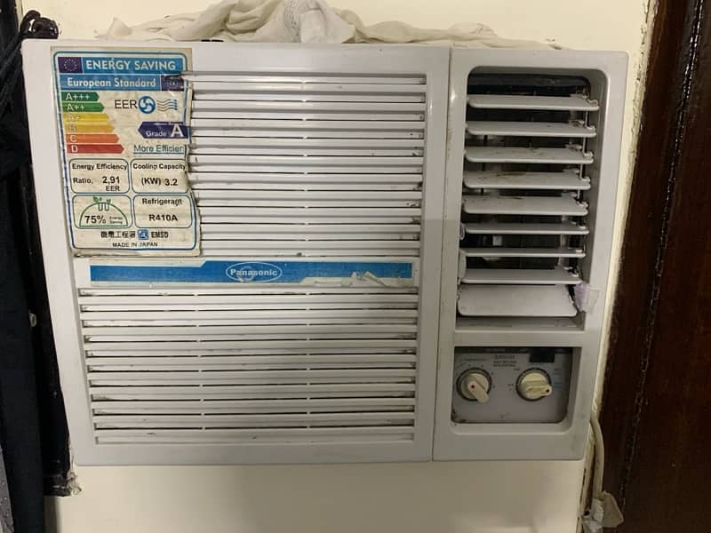 window ac 220 w  only 1month used 0