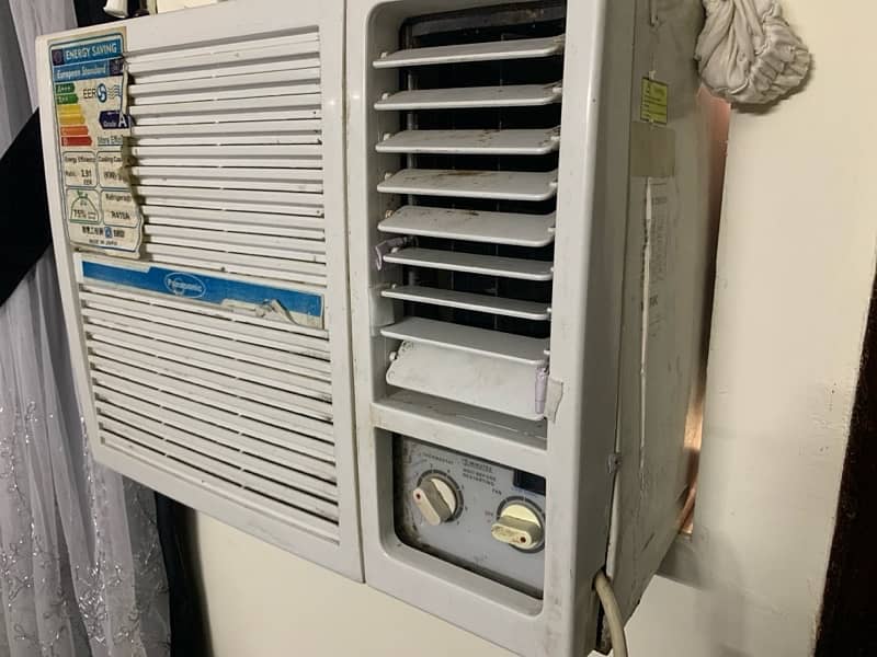 window ac 220 w  only 1month used 2