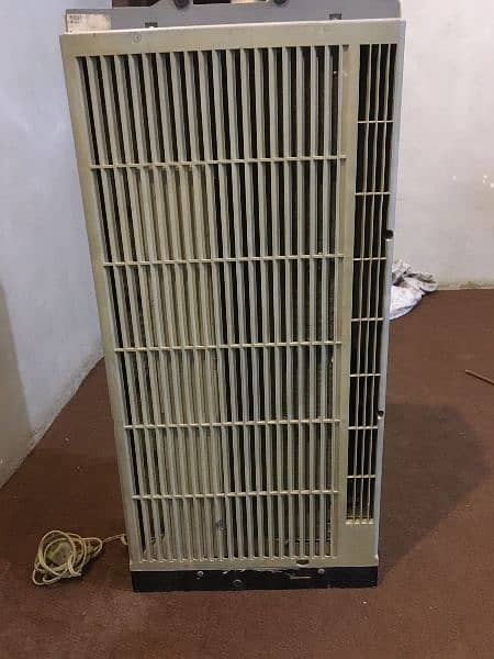 Good Condition 110 Window AC For Sale 3