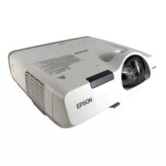 Short-Throw Epson PowerLite 520 3LCD Projector