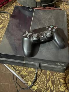 PS4 500gb slim 3 controller and 4 Games