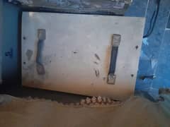 10000 Watt stabilizer, 100% couper. . . . 3 relay system good condition