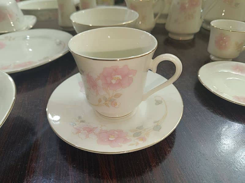 69 Piece Chini Dinner Set with Pink n White combination 11