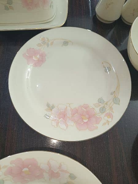 69 Piece Chini Dinner Set with Pink n White combination 16