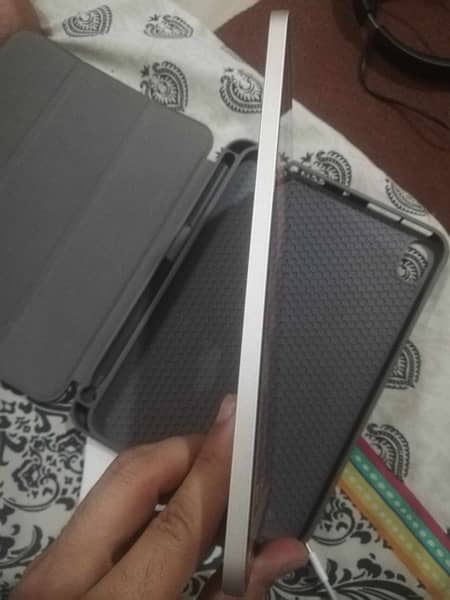 iPad mini 6 64GB WIFI Variant ( lush condition with box ) 4