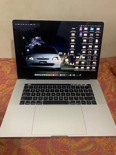 MacBook pro 2016 15” with i7 16/512 4gb dedicated graphics card