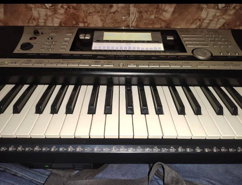 Yamaha PSR 740 Professional Piano Keyboard 0