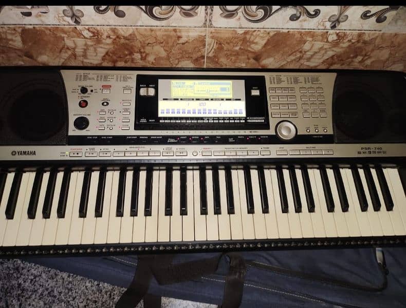 Yamaha PSR 740 Professional Piano Keyboard 1