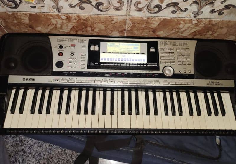 Yamaha PSR 740 Professional Piano Keyboard 2