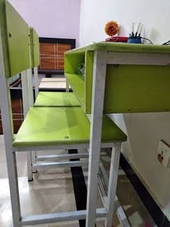 Beautiful Modern Design Kids Study Table and Chairs