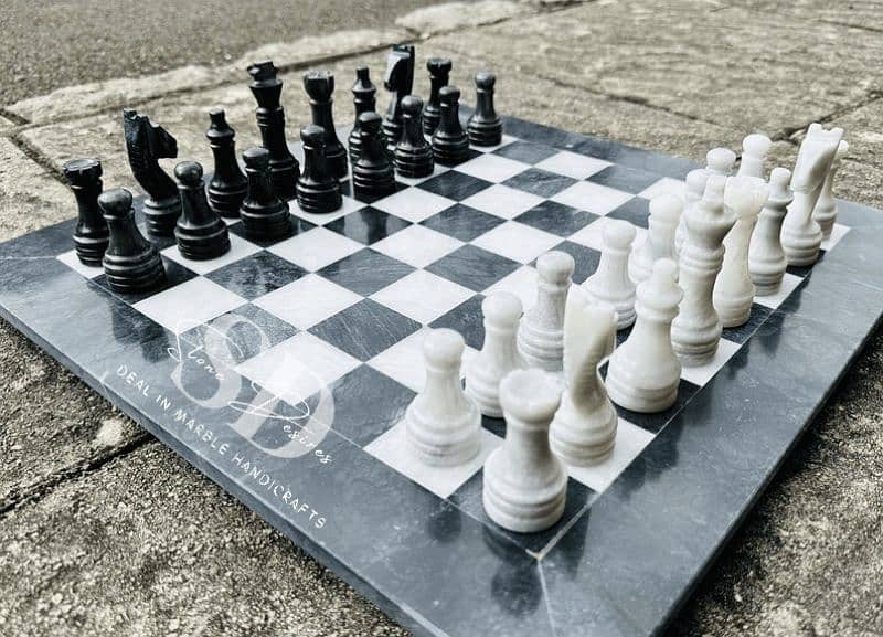 Onyx Chess Pieces and Marble Chess set / Chess Black and White. 1