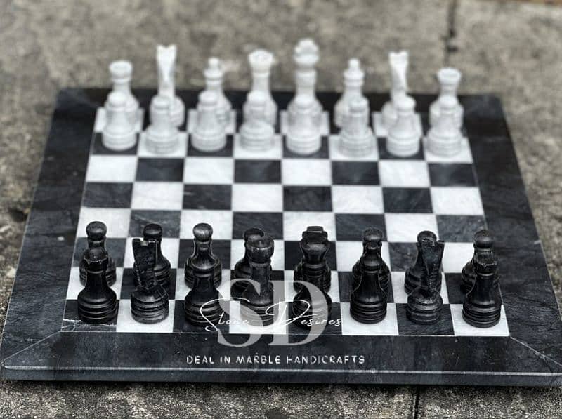 Onyx Chess Pieces and Marble Chess set / Chess Black and White. 2