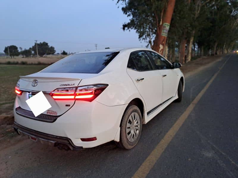 Toyota Corolla GLI Special Edition Super White  2018 3