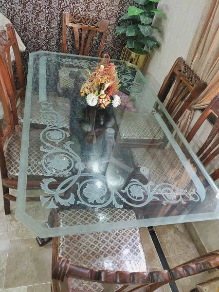 Dining table in excellent condition 7