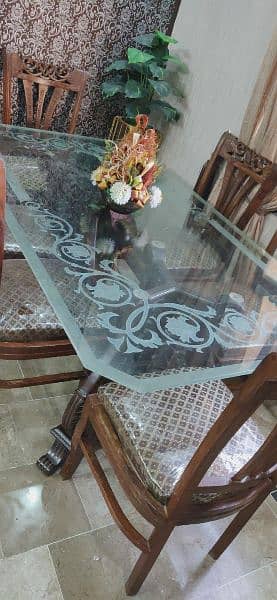 Dining table in excellent condition 9