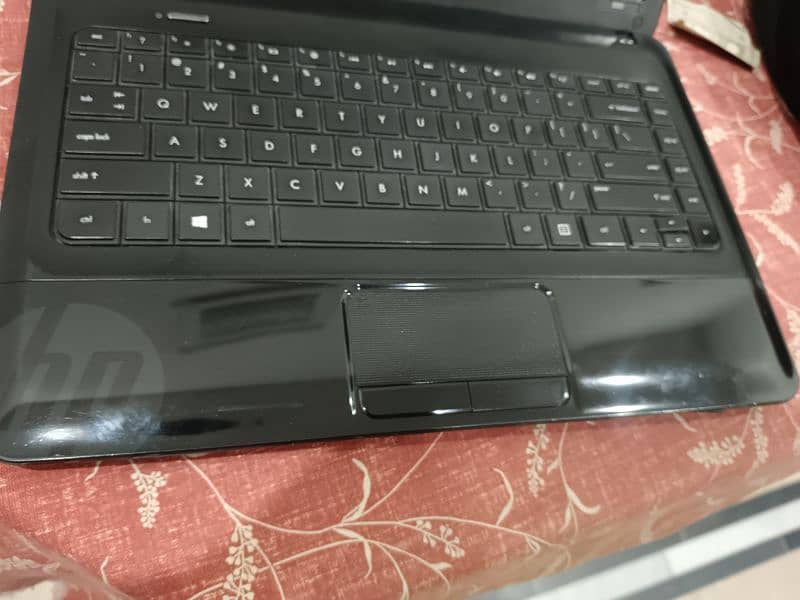 HP 1000 Laptop 3