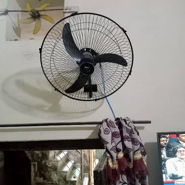 AC/DC Fan with stand and adapter 1