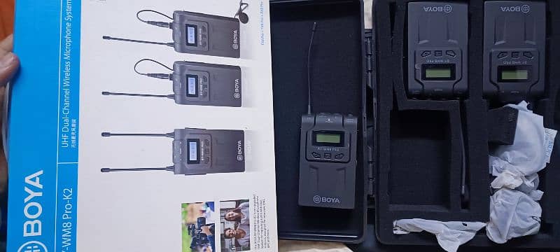 BOYA BY-WM8 Pro-K2 UHF Dual-Channel Wireless Microphone System 2