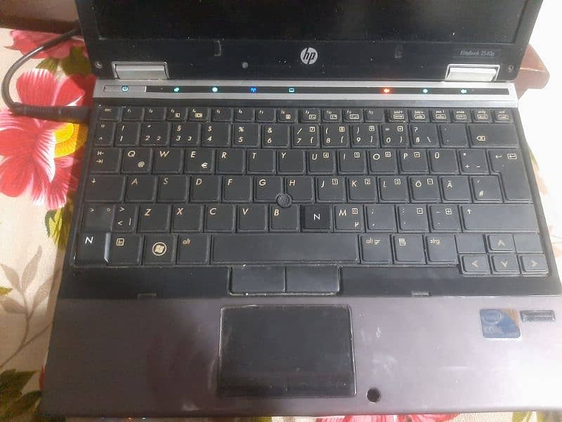 HP LAPTOP CORE I7 CHROME BOOK 6 gb ran 1