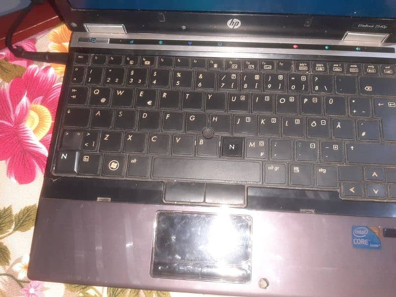 HP LAPTOP CORE I7 CHROME BOOK 6 gb ran 4