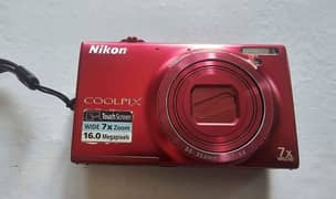 Nikon coolpix touch screen 7x wide 16mp